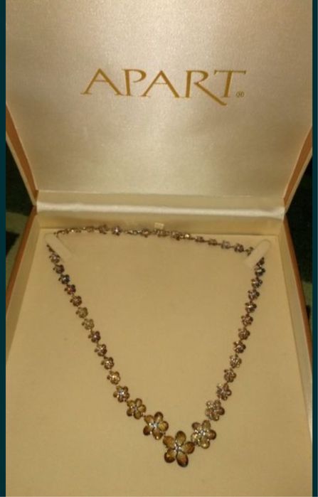 Wisiorek firmy Apart w orginalnym opakowaniu