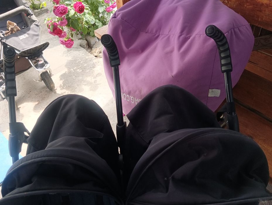 Коляска для двійні