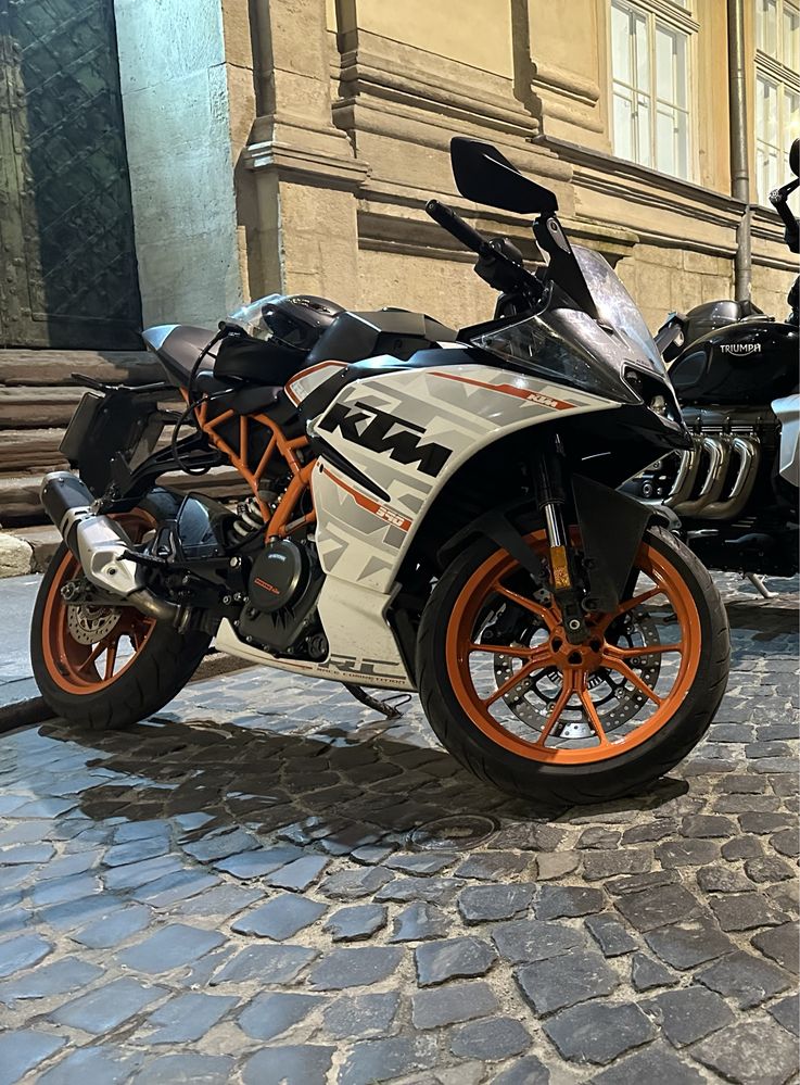 Мотоцикла KTM RC 390 Оренда по добова