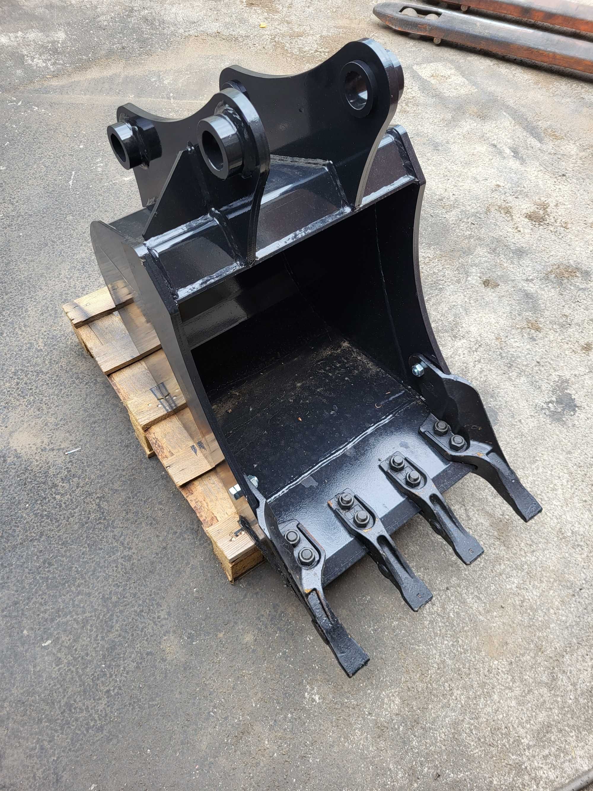 Łyżka kopiąca 60cm do koparki ładowarki JCB 3cx 4cx