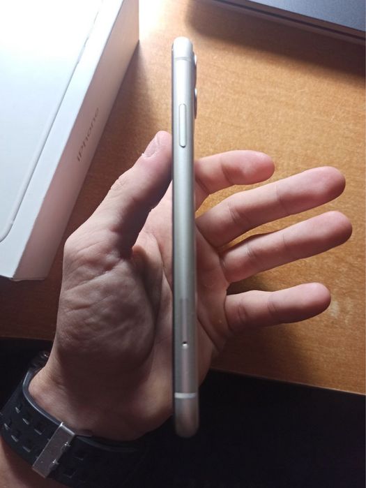 продам 11 айфон 64 акб
