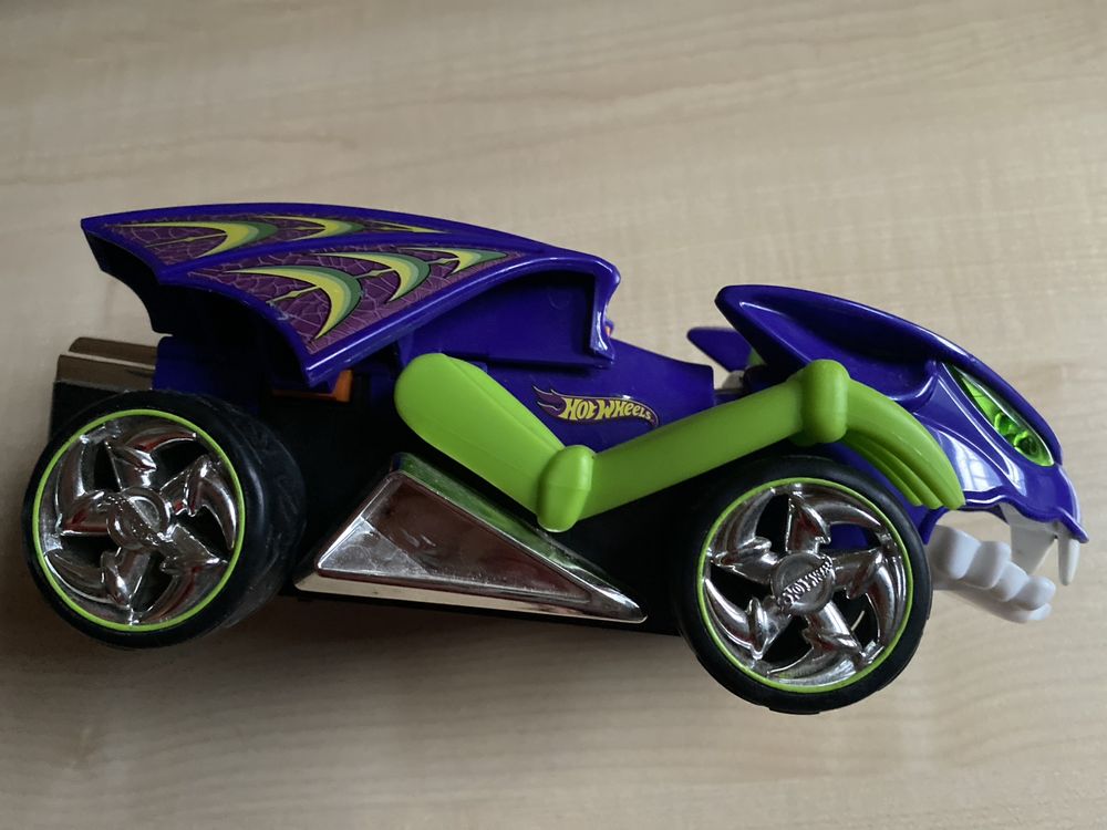 Dumel Toy State Hot Wheels Extreme Action Vampyra