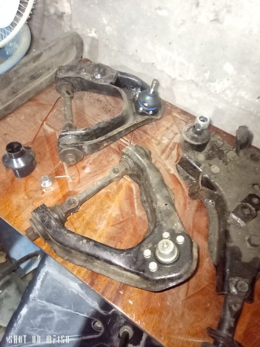 Важіль підвіски. Шарова. Ніссан Терано. Nissan Terrano II.