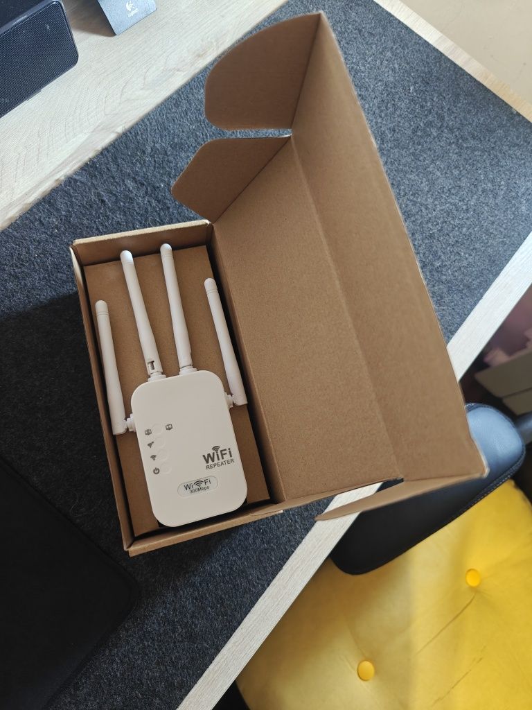 Wzmacniacz sygnału Wi-FI Mocny Repeater Access Point Router 300 Mb/s 2
