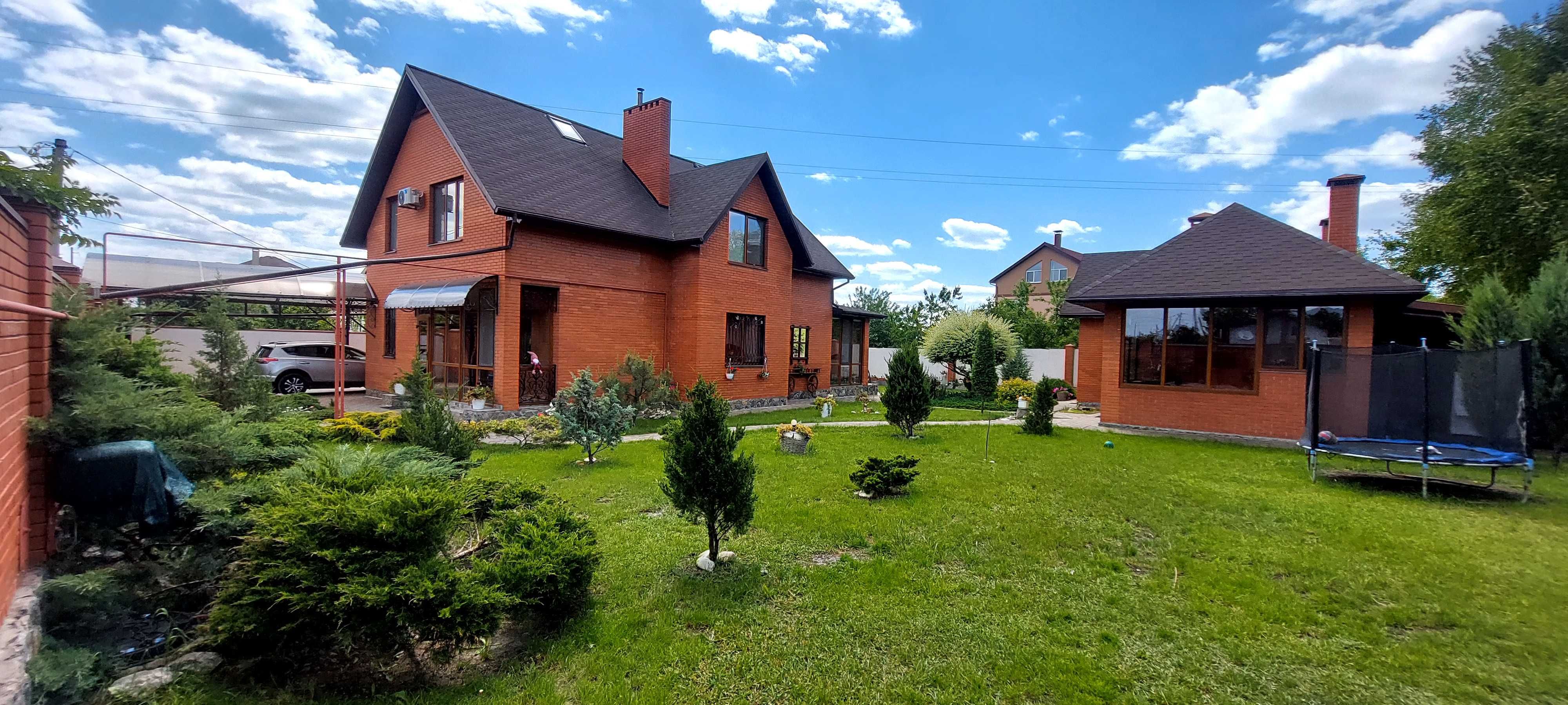 ДОМ (215м.кв).4 спальни.10 соток.Ландшафт.Баня 58000грн