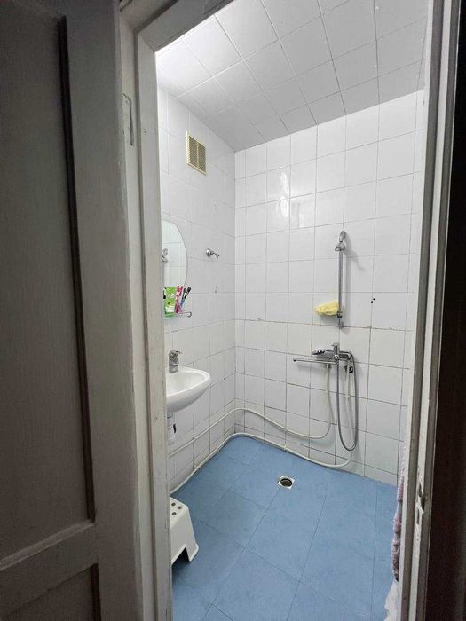 В продаже трехкомнатная квартира на Черемушках.