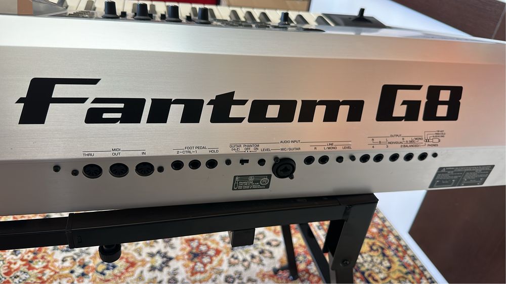 Roland Fantom - G8 semi novo, com placa exp. Roland - ARX-03 incluída