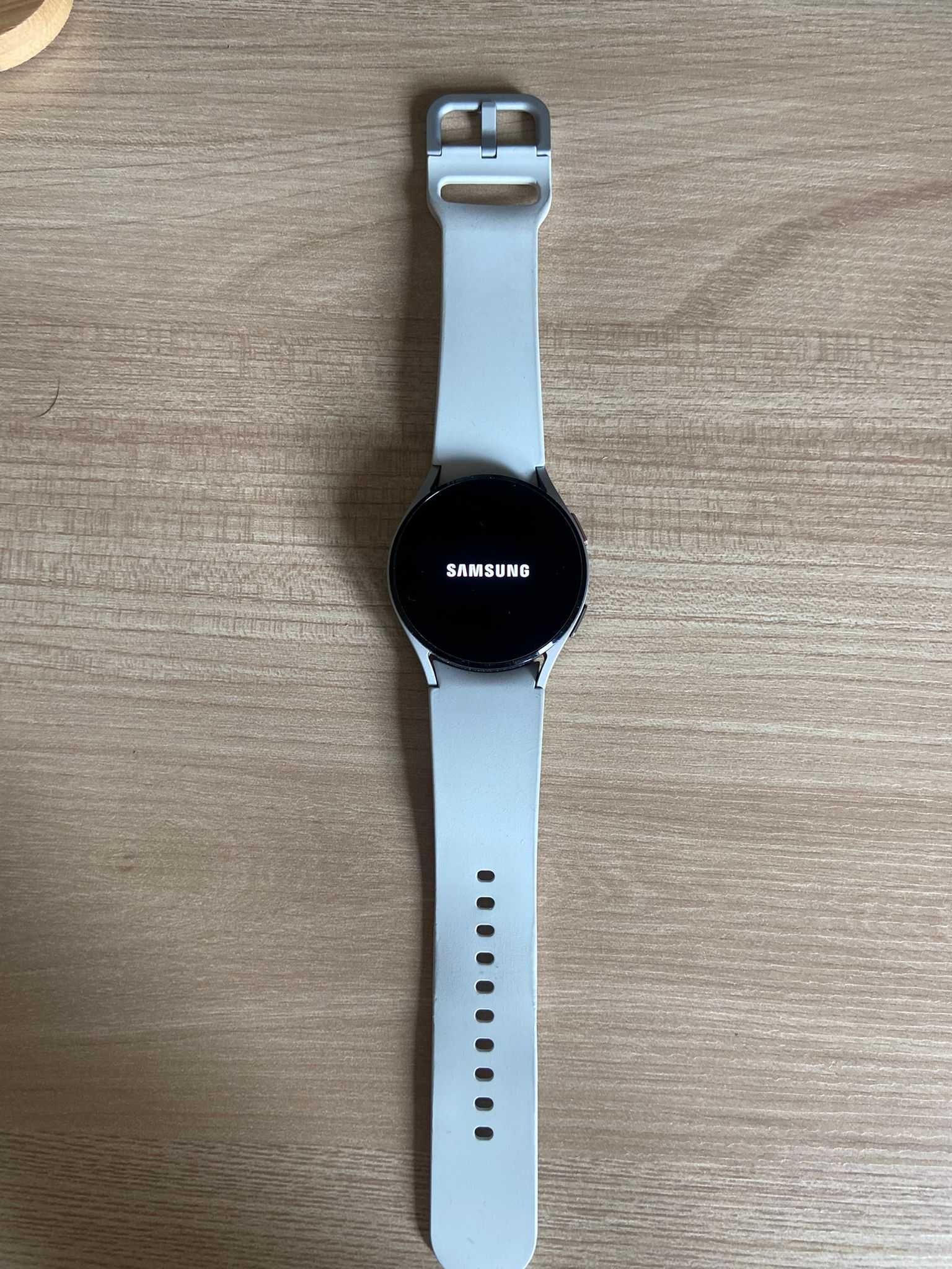 Smartwatch Samsung Galaxy Watch 4 (Silver - 40 mm) – Excelente estado