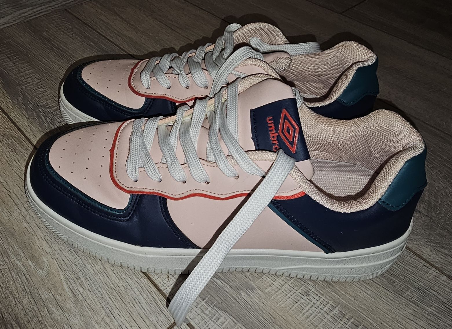 Snakery umbro rozmiar 41