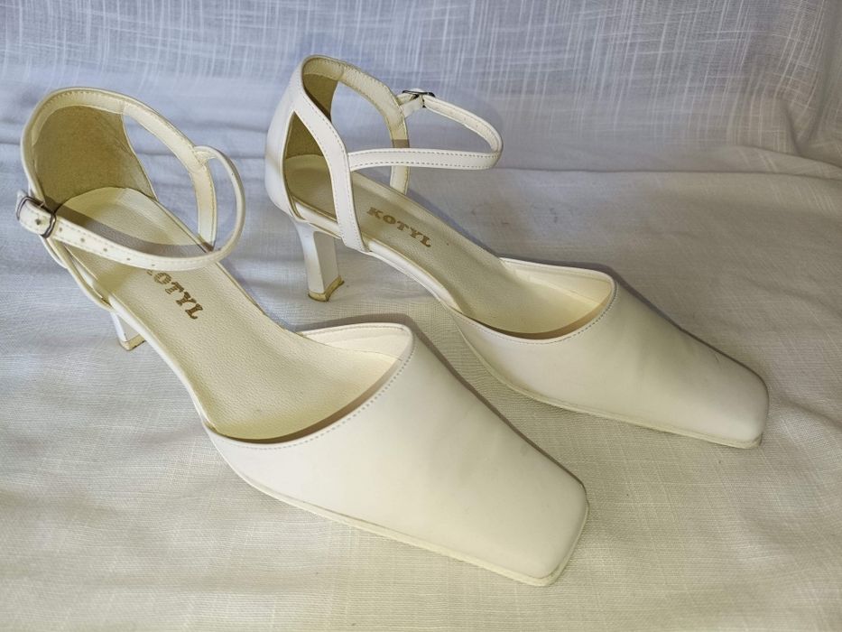 Buty Kotyl r39 białe sandały szpilki