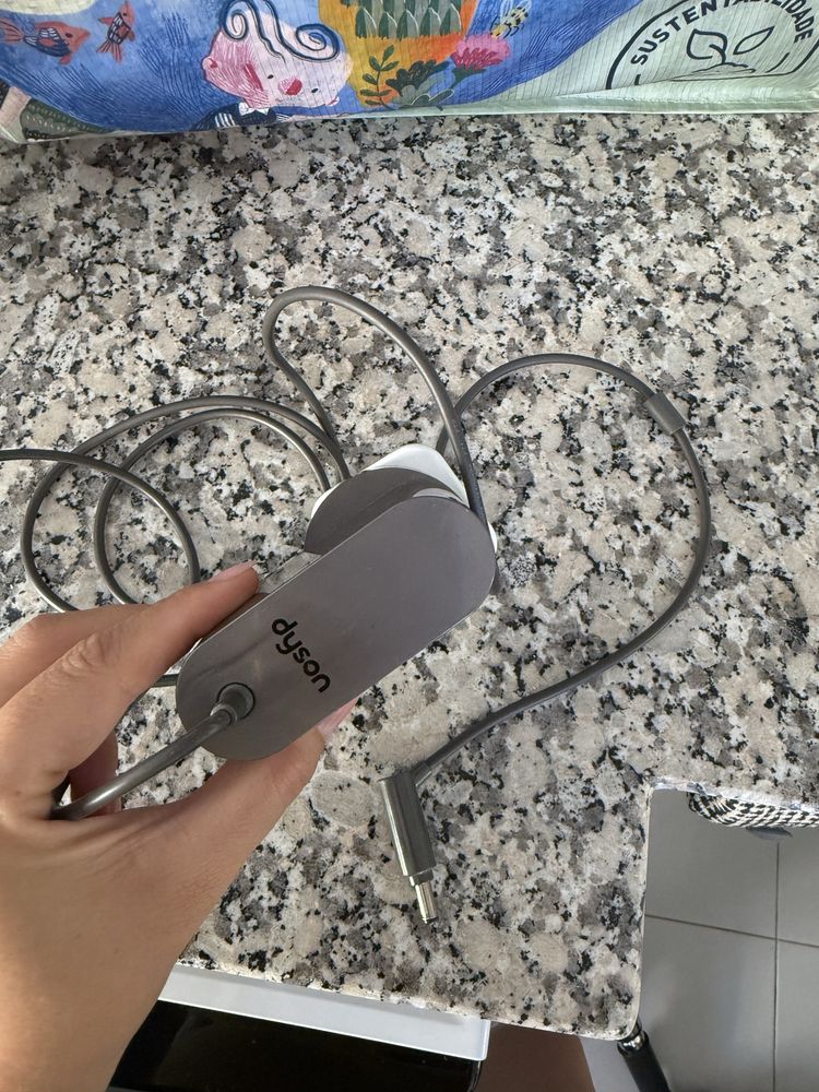Dyson V6 (para tirar pecas)