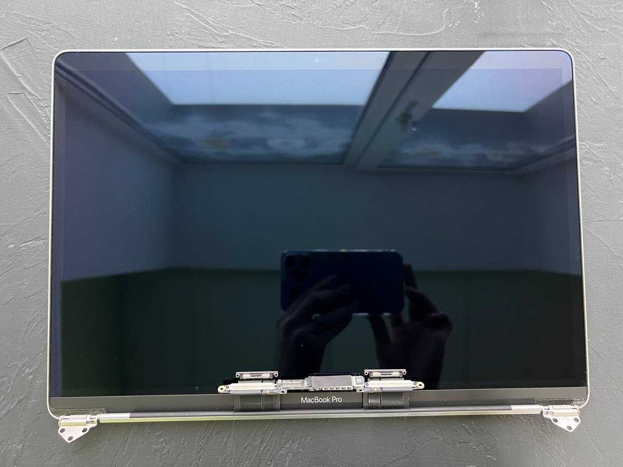 Дисплей MacBook Pro 15” (2018–2019) Space Gray у зборі (LCD з кришкою)