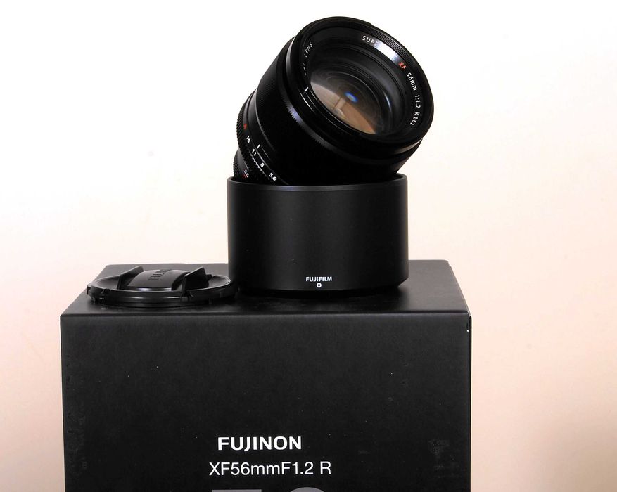 Fuji XF 56mm F: 1.2 R em estado novo. Caixa e acessórios.