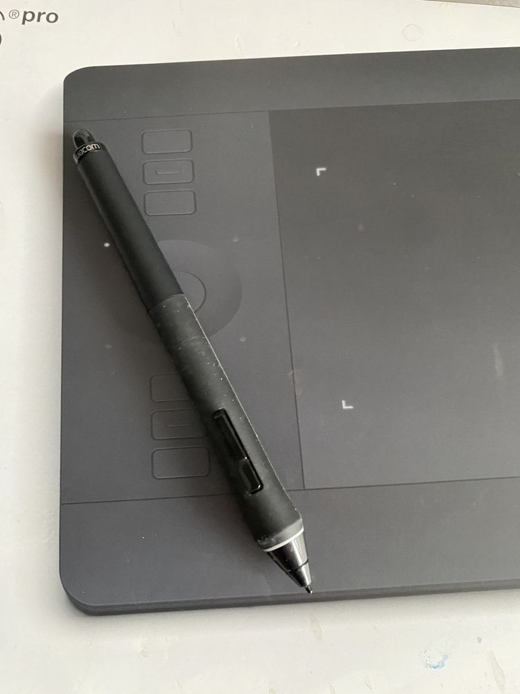 Tablet graficzny Wacom Intuos Pro Pth-451, jak nowy!!!