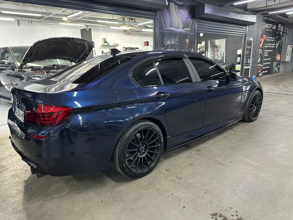 Продам свою машину   BMW    F10 - в спортивном  M - пакете.