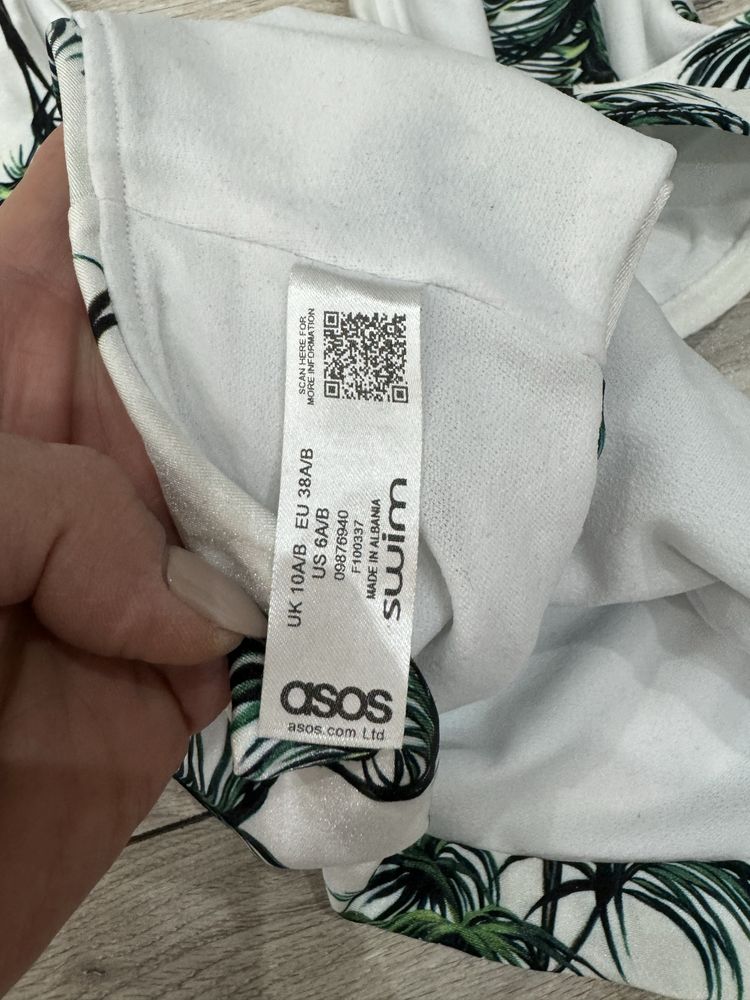 Strój  kapielowy jednoczesciowy Asos roz M