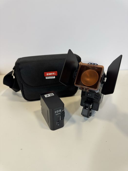 SWIFT lampa nakamerowa