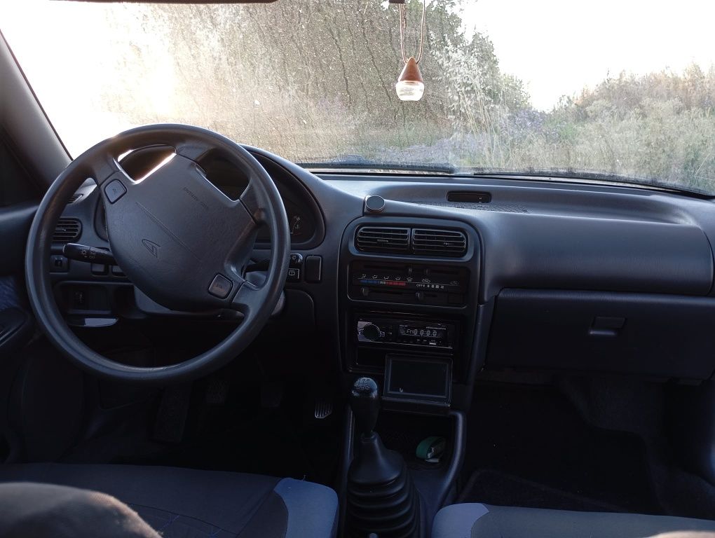 Carro Daihatsu charade
