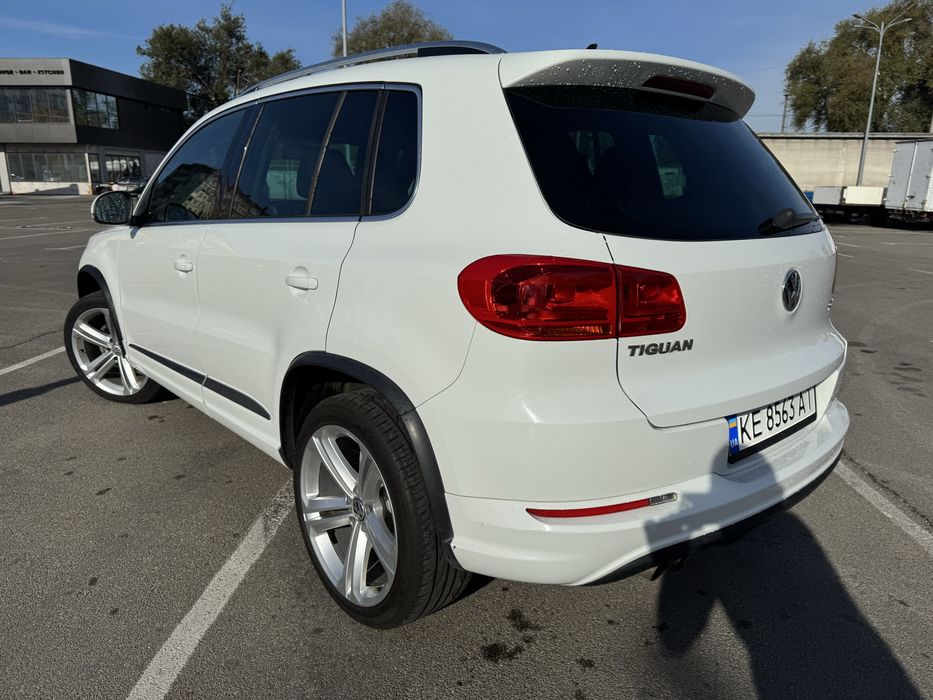 Volkswagen Tiguan SPORT R-LINE