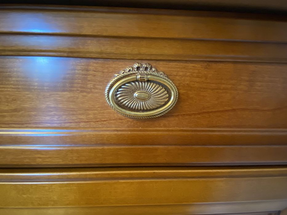 Продам комплект креденс вместе с сервантом и столом