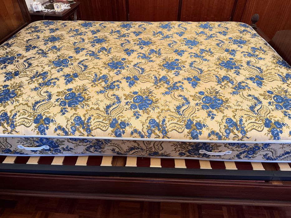 Colchão de molas 140x200 – firme, clássico, muito robusto (c/ alças)