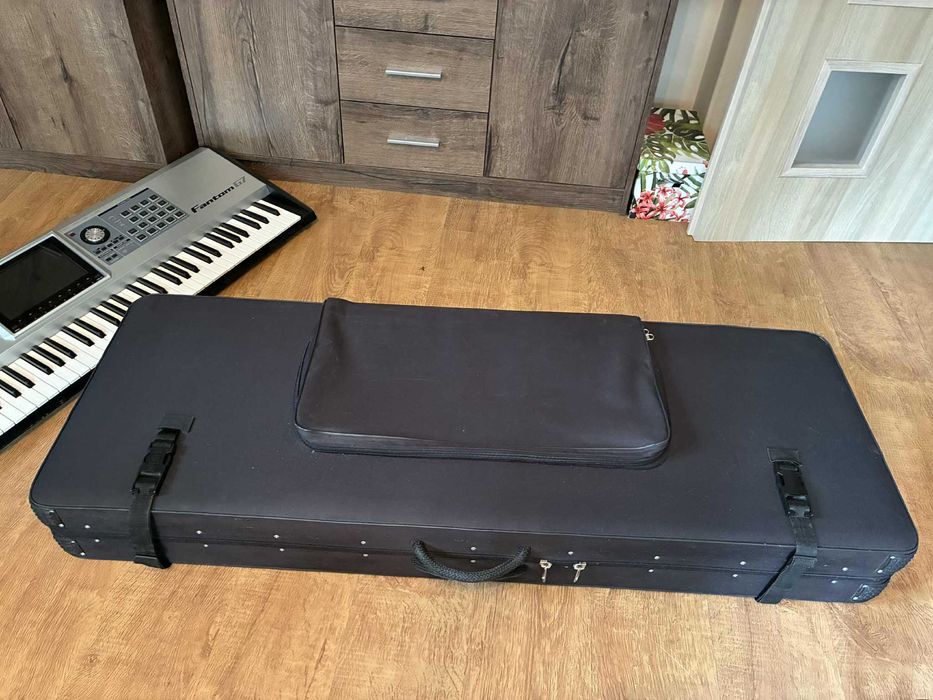 Roland Fantom G7 + Case