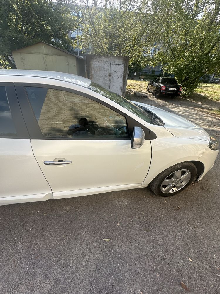 Меган 3   1.6 бензин автомат