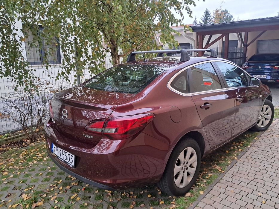 Opel Astra J Sedan