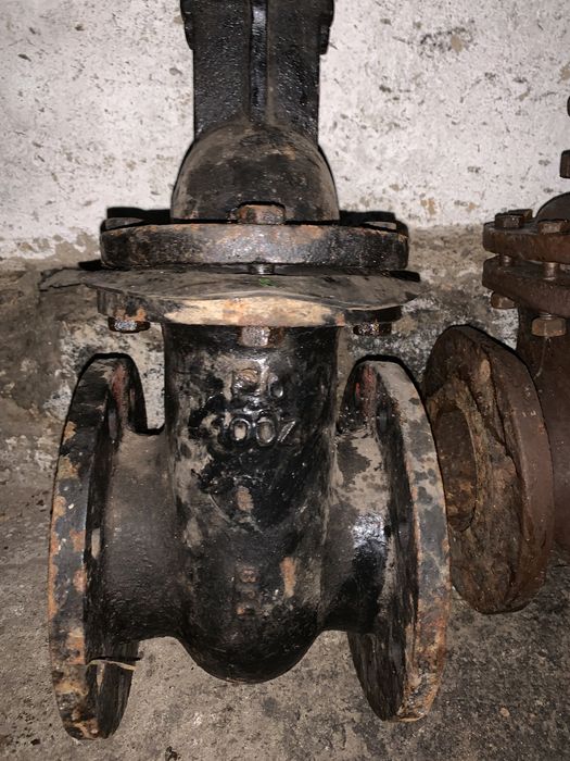 Задвижки 100 чугунні