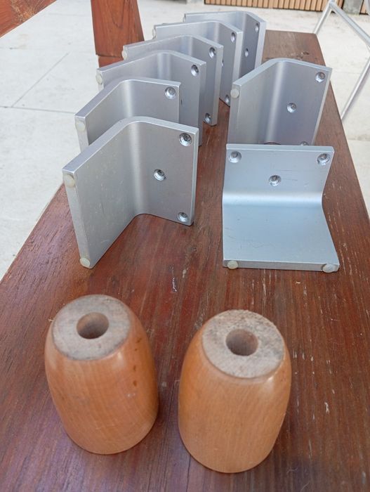 Pés de sofá / armário