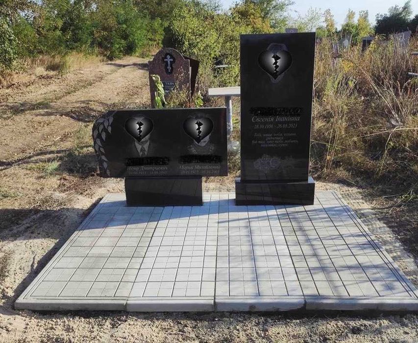 Пам'ятні плити, фотоскло, колумбарії. Благоустрій могил.