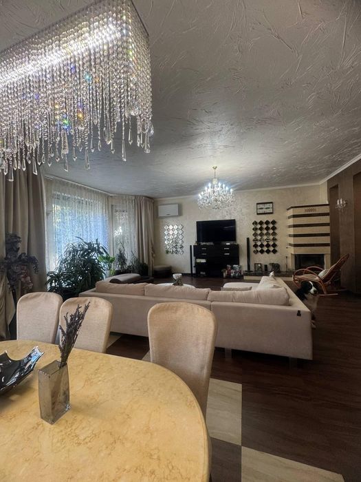 В продаже двухэтажный дом с ремонтом (209-993)