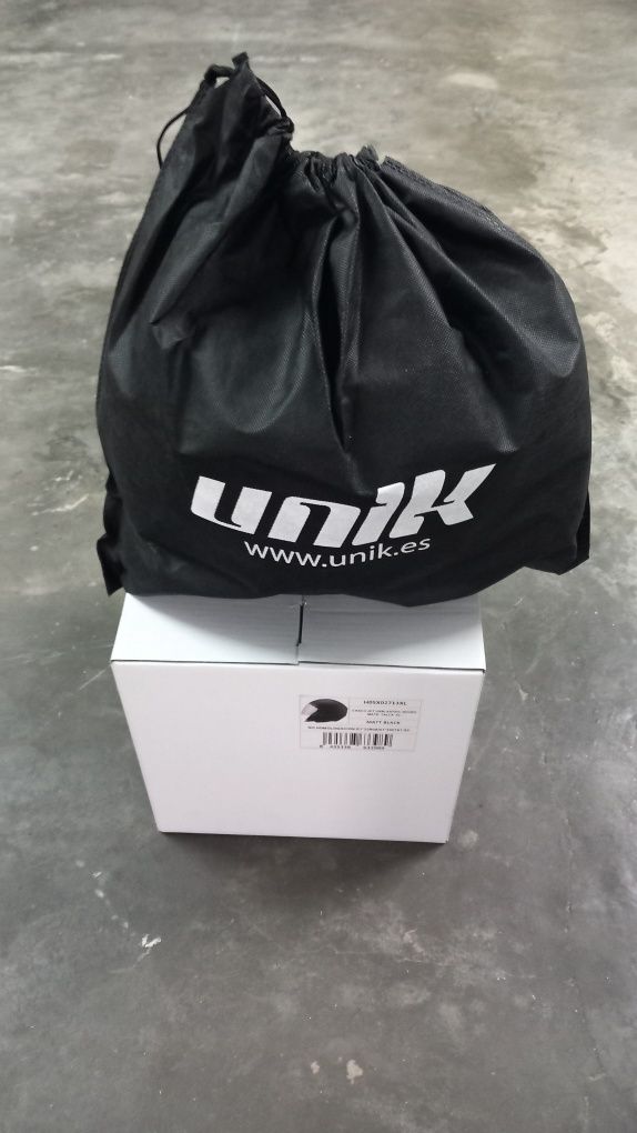 Capacete UNIK preto brilhante S