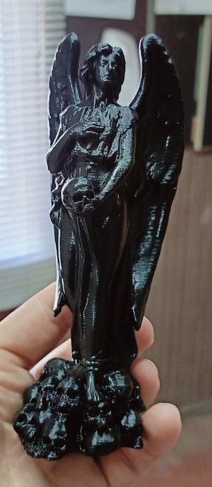 Фигурка ангела смерти