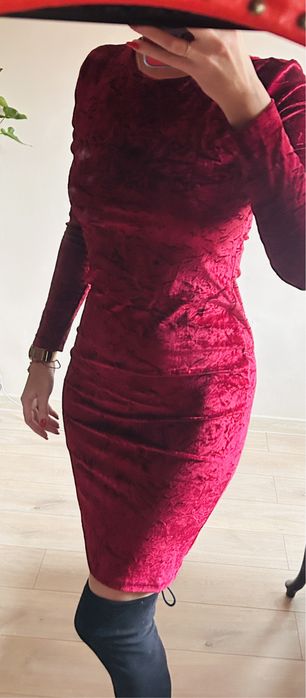 Welurowa czerwona sukienka mini obcisła na święta Boże narodzenie