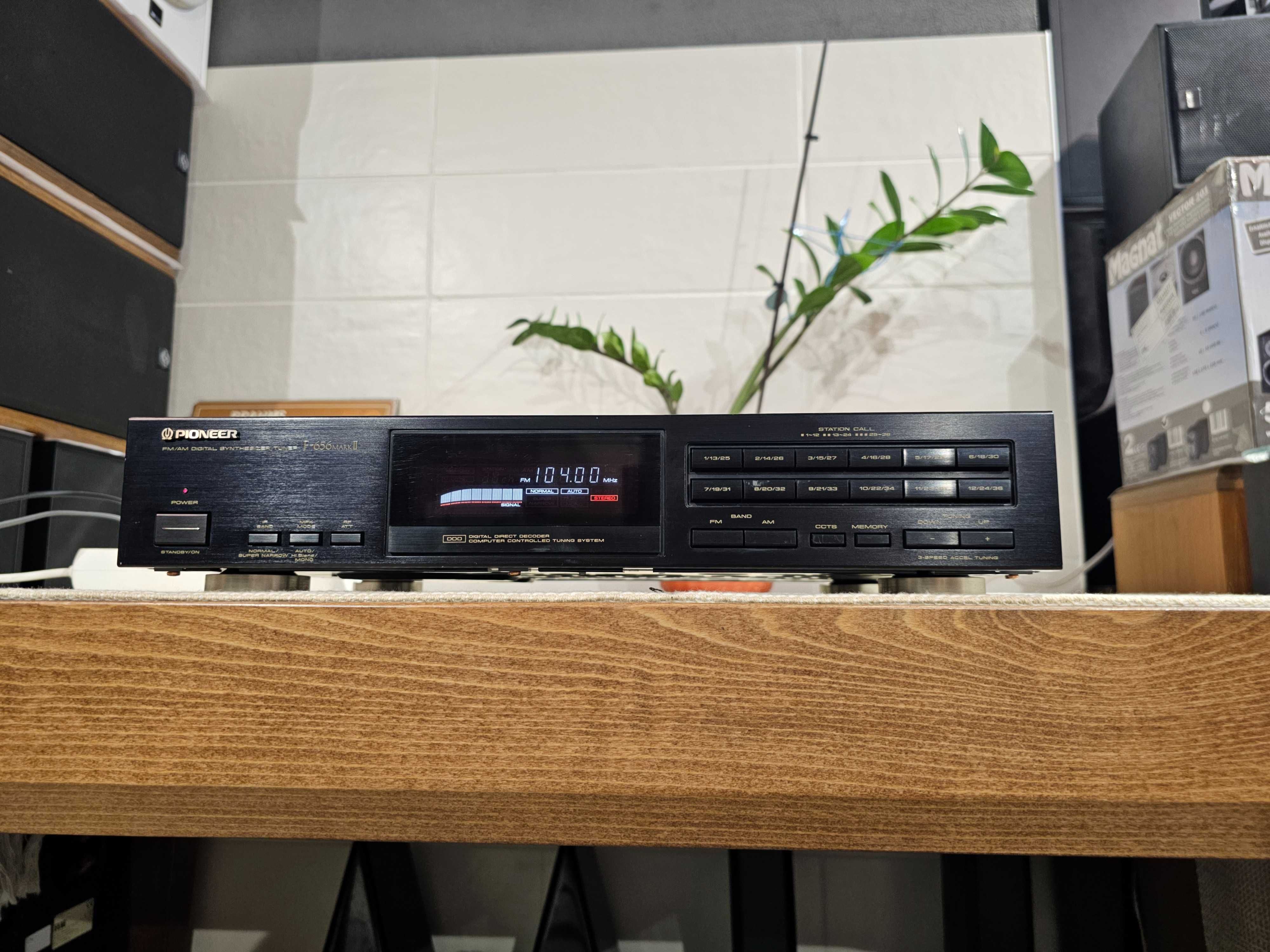 Стерео тюнер Pioneer F-656 Mark II  FM/AM Digital Synthesizer