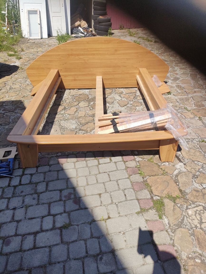 Łóżko 160x200 z materacem