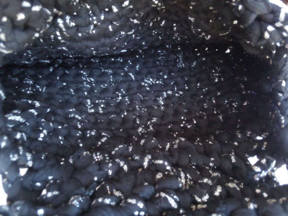 Bolsa de mão artesanal, em trapilho, usada