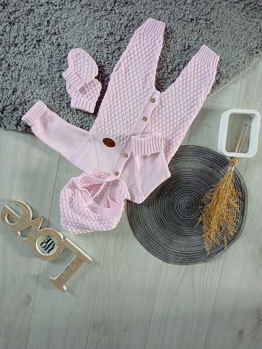 В'язаний комбінезон для дівчинки