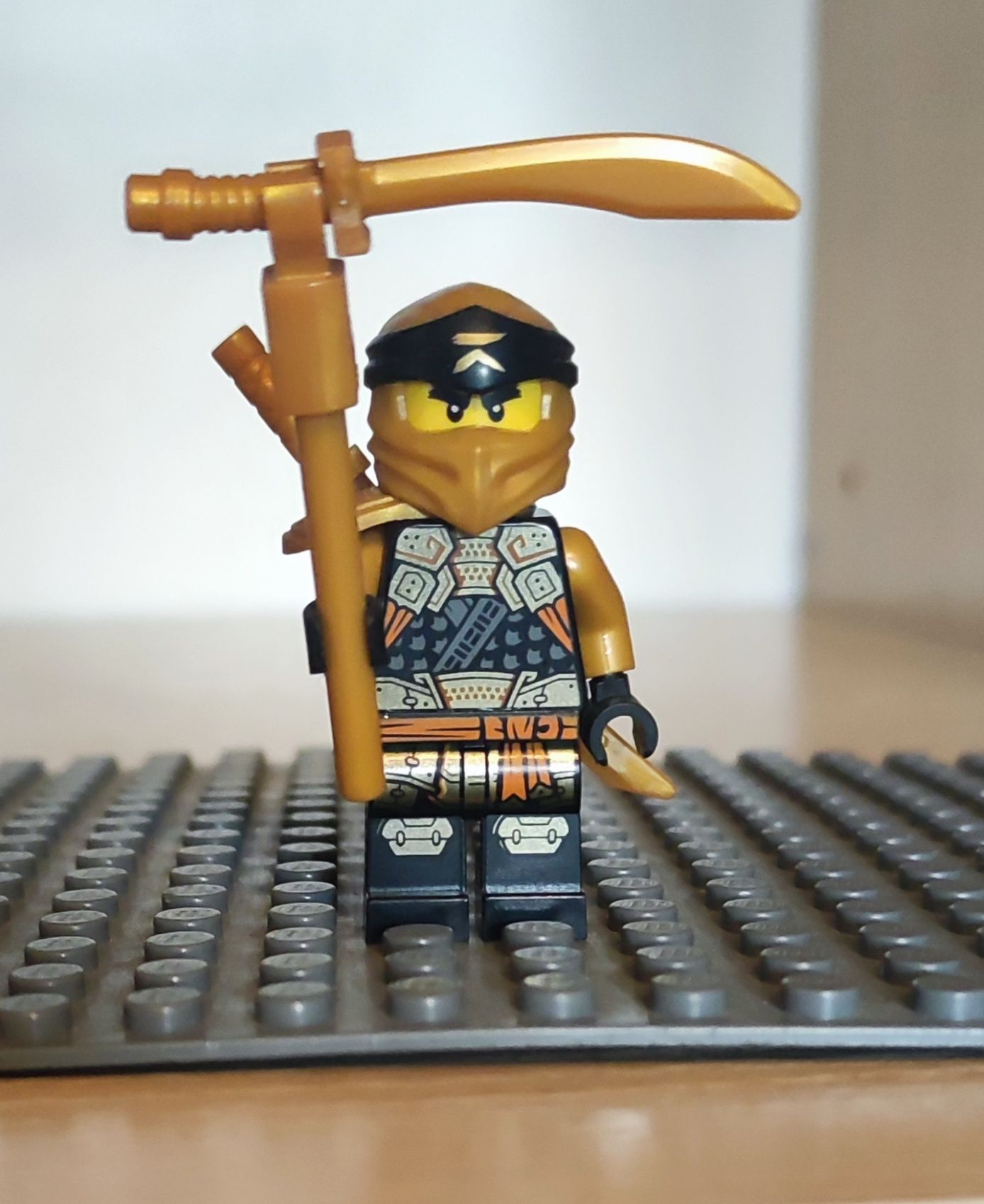 Figurka LEGO Ninjago Cole (Złoty Ninja) njo758 + broń