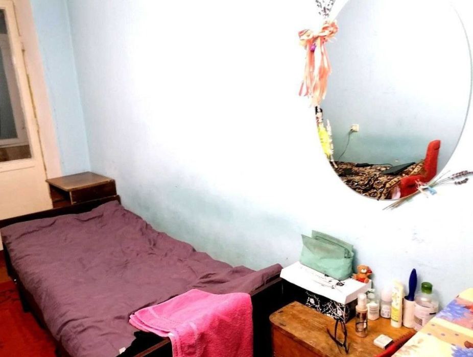 Здам ліжко -місце для проживання дівчини.Василя Червонія.