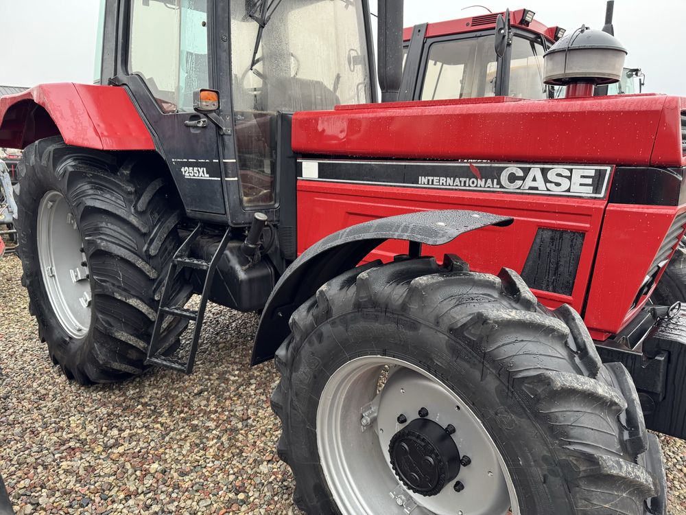 Ciągnik CASE INTERNATIONAL 1255XL - Legenda i 1455XL - Sprowadzony