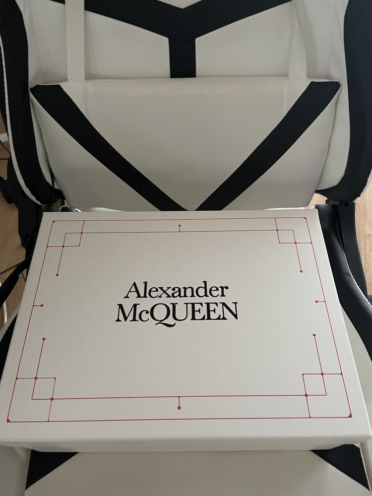 Alexander MCQUEEN