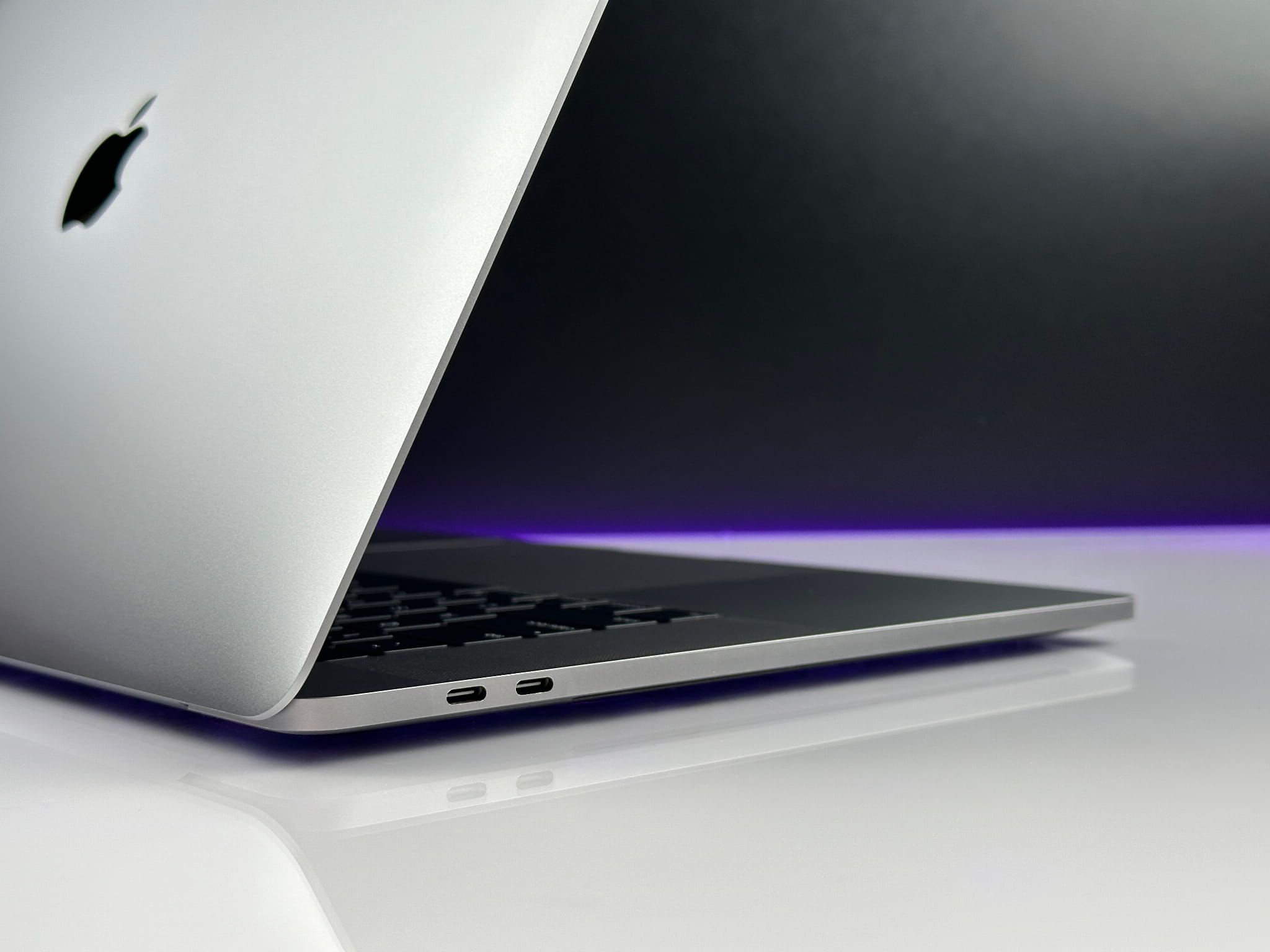 Laptop Apple MacBook Pro 15 A1990 | i7-8850H / Radeon / US /gwar 12msc