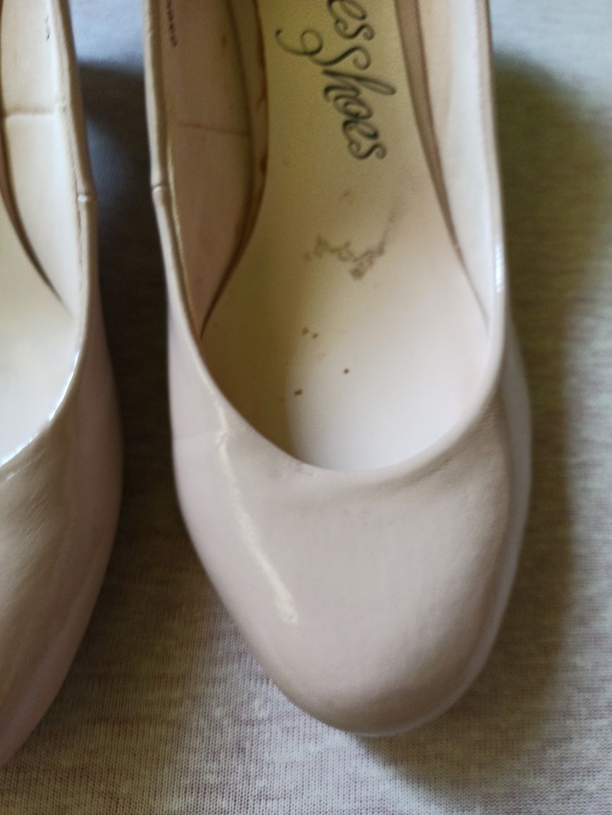 Buty szpilki beżowe