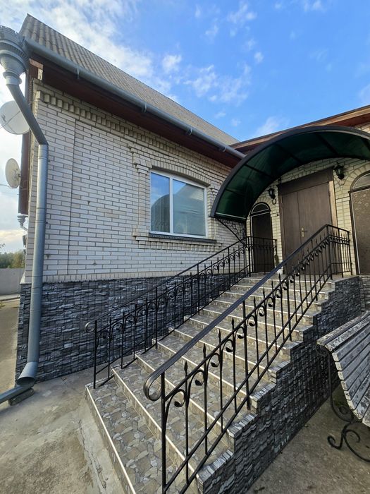 Продаж просторого будинку смт Рокитне