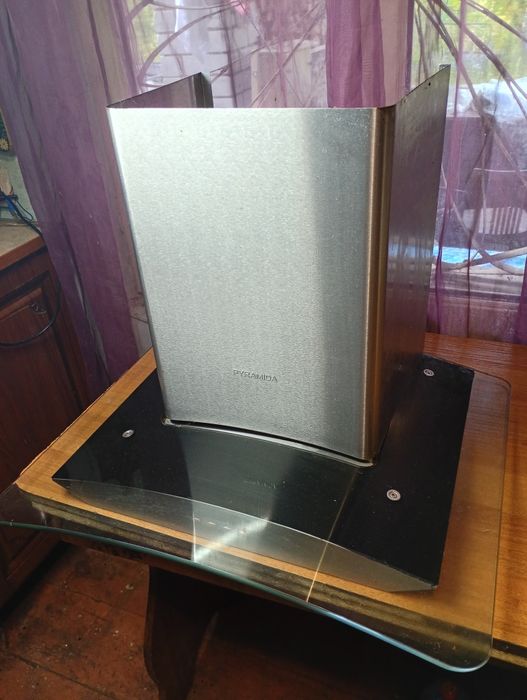 Вытяжка б.у. в хорошем состоянии