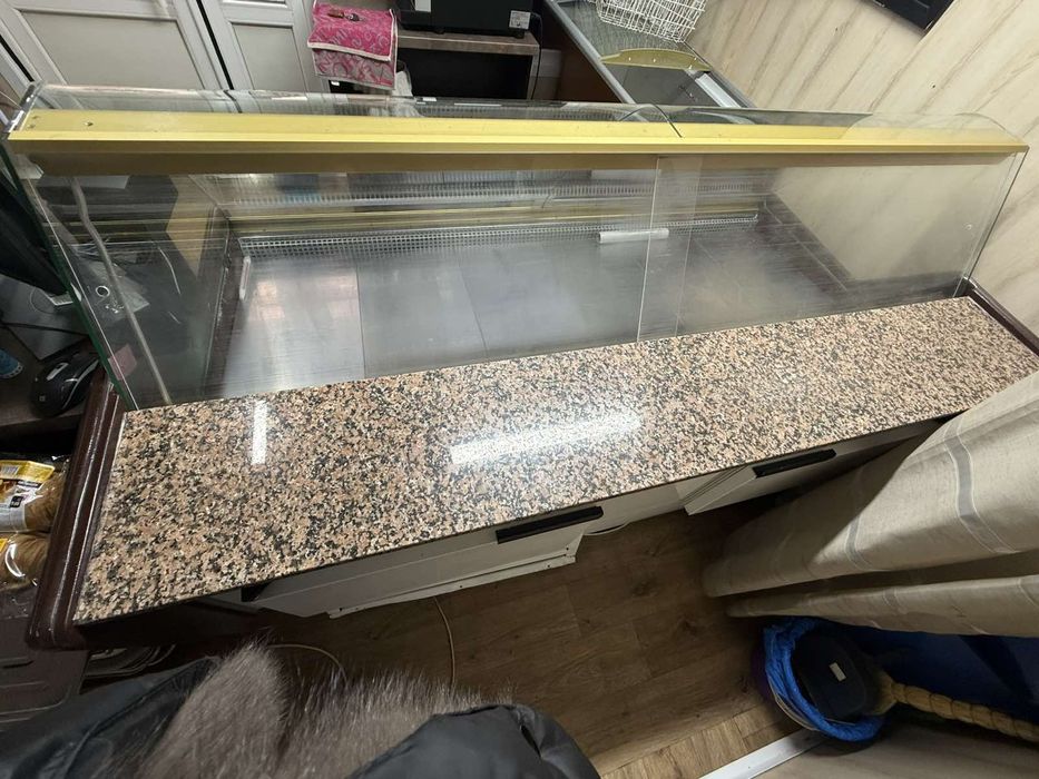 Продам 2 одинакові холодильні вітрини,2.2