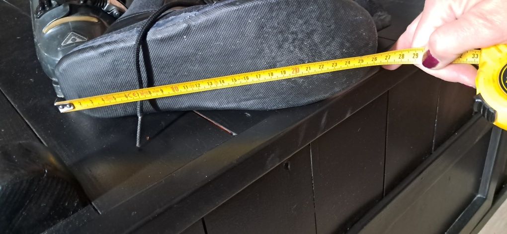 Buty narciarskie i wkładki do butów snowborfowyvh oraz torba na buty