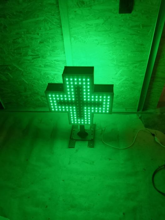 Меблі для аптеки в доброму стані